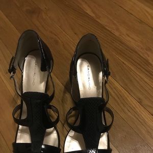 Women’s Heel Bandolino Black Patent T-Strap